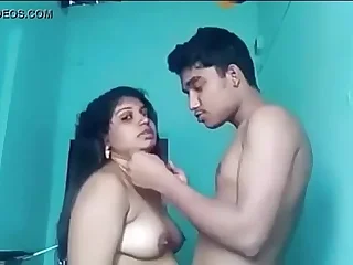VID-20170903-PV0001-Kerala Adimali (IK) Malayali 37 yrs old devoted to hot and low-spirited housewife aunty (textile shop) fucked by Idukki, 23 yrs old single hotel wage-earner Linu sex scuttlebutt flick